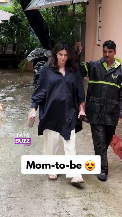 Karishma Tanna's Pregnancy Glow Steals The Spotlight
