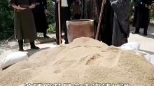 带领全村致富后，才发现村长是皇帝 (上)