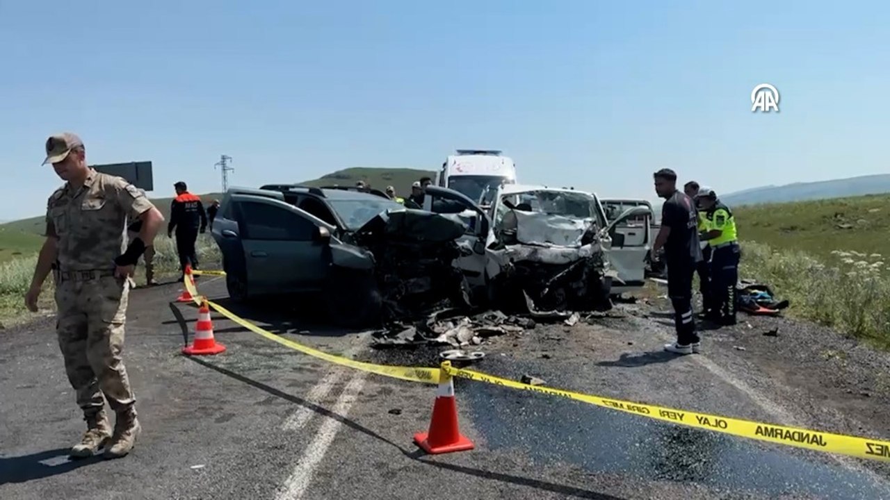 Ardahan'da zincirleme kaza: 3 kişi hayatını kaybetti