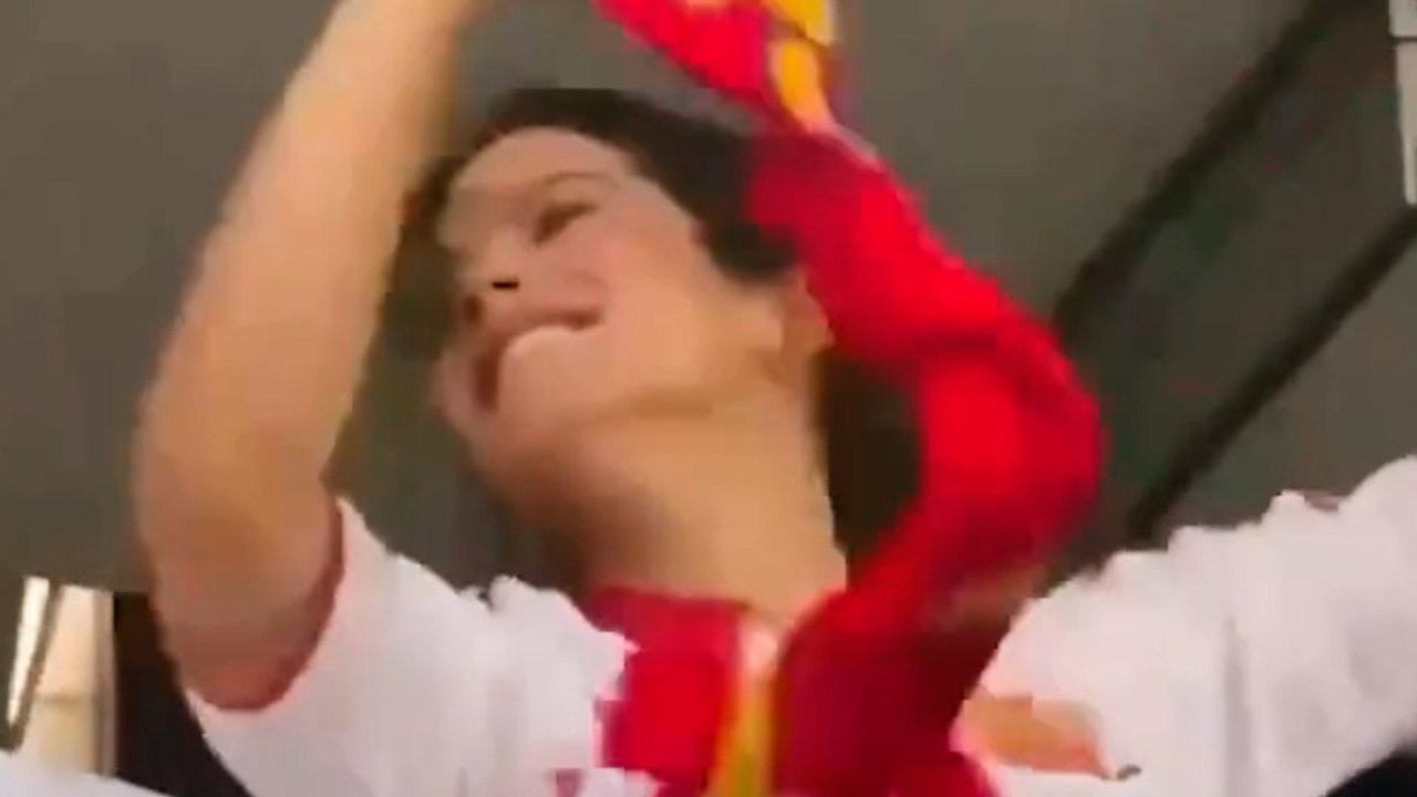 Así celebraron Rosalía, Penélope Cruz y Bardem el triunfo de España: al ritmo de 'Despechá'