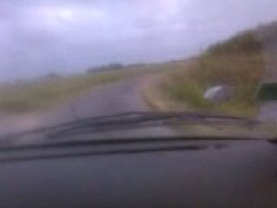 Dérapage a 180degré sur une mini route