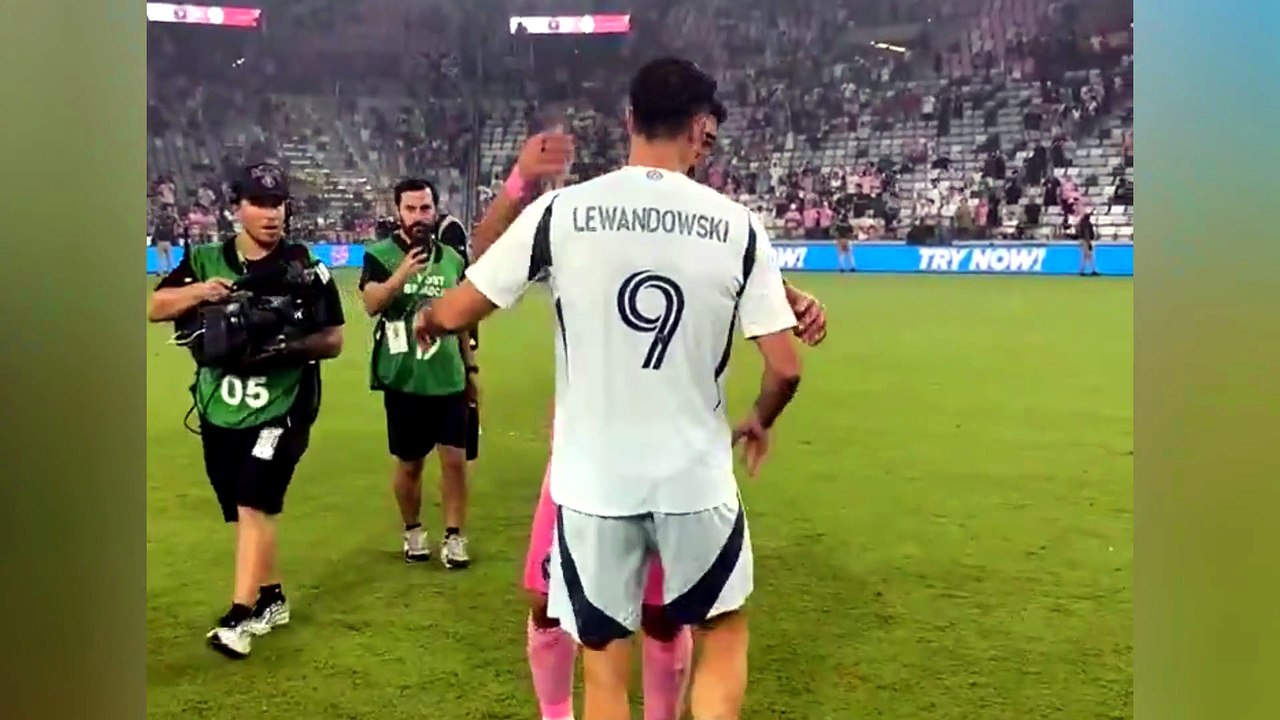 Lewandowski's Chicago Fire Debut: Special Moment With Suárez
