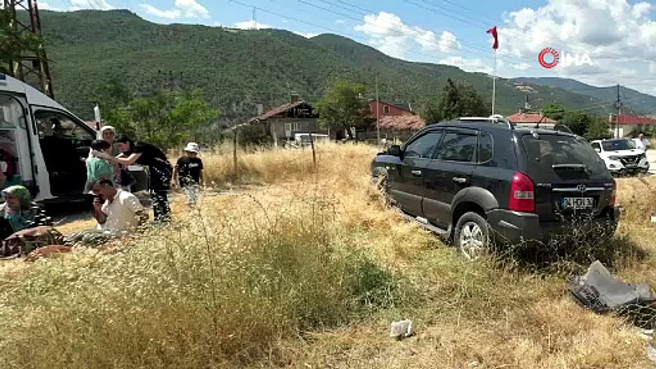 D100’de cip refüje çarptı: 5 yaralı