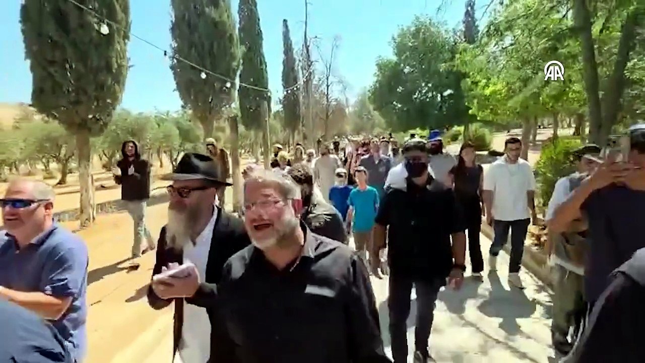 İsrailli teröristlerden Mescid-i Aksa'ya baskın