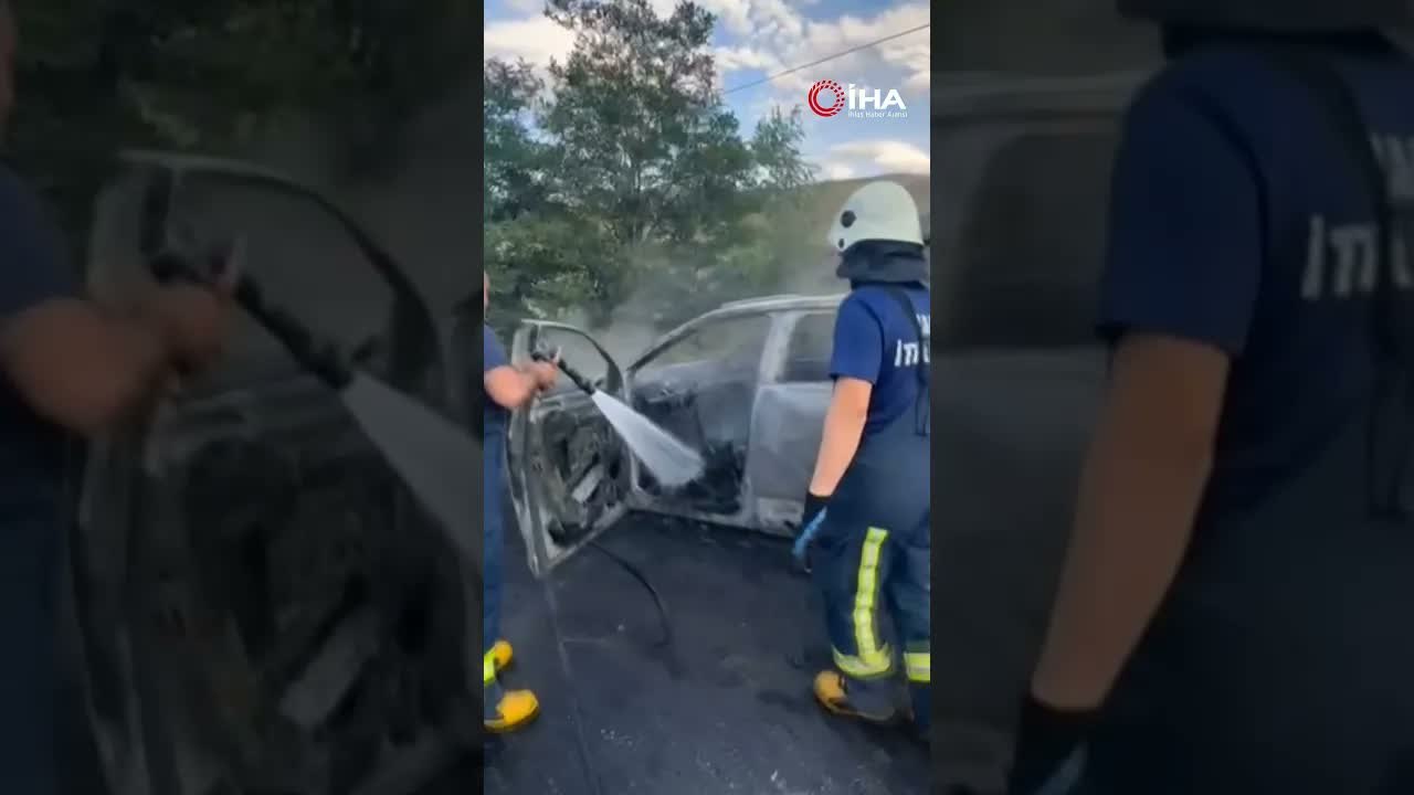 Seyir halindeki otomobil alev alev yandı