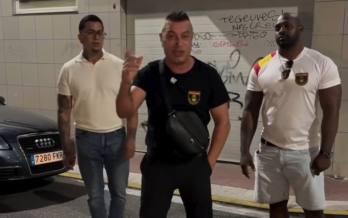 El líder de DesokupaCyL graba en Valladolid y se enfrenta con un vecino: "¡Vete a lavarte la cara, marrana!"