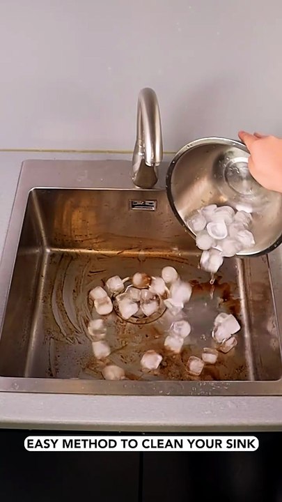 Unexpected cleaning trick for a sparkling sink🧊🧼