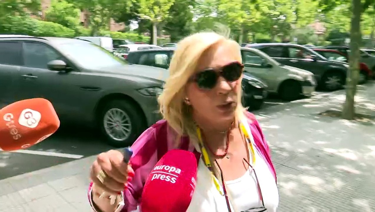 El coche de Carmen Borrego, destrozado por otro vehículo que se ha dado a al fuga