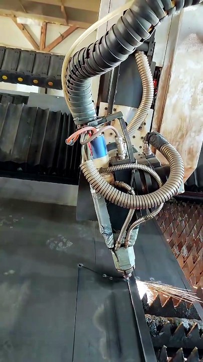 Máy cắt sắt Lazer tự động