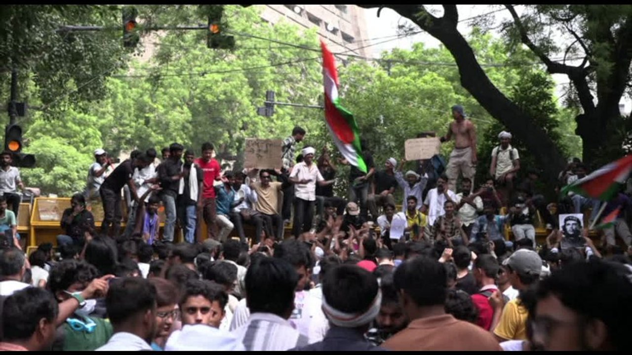 India, gli studenti sfidano Modi dopo gli scandali sugli esami
