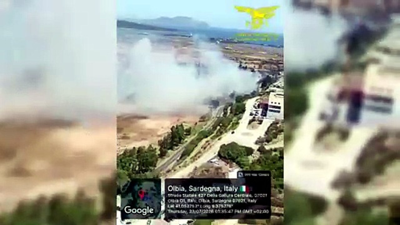 Olbia, terzo incendio incendio in opochi giorni nella zona del Mater: in azione tre elicotteri