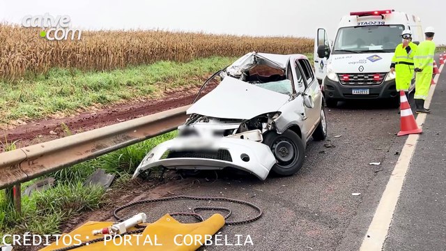 Mulher morre em grave batida frontal entre carro e caminhão na BR-369 em Corbélia