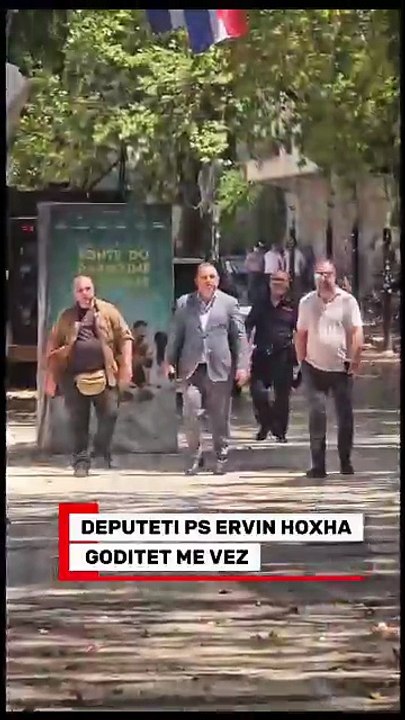 VIDEO/ 'Hajde të q..sha robt' breshëri vezësh ndaj Eduart Shalsit dhe Ervin Hoxhës