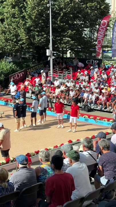 Les Masters de pétanque attirent les foules sur la place de l'Hôtel de Ville de Saint-Étienne