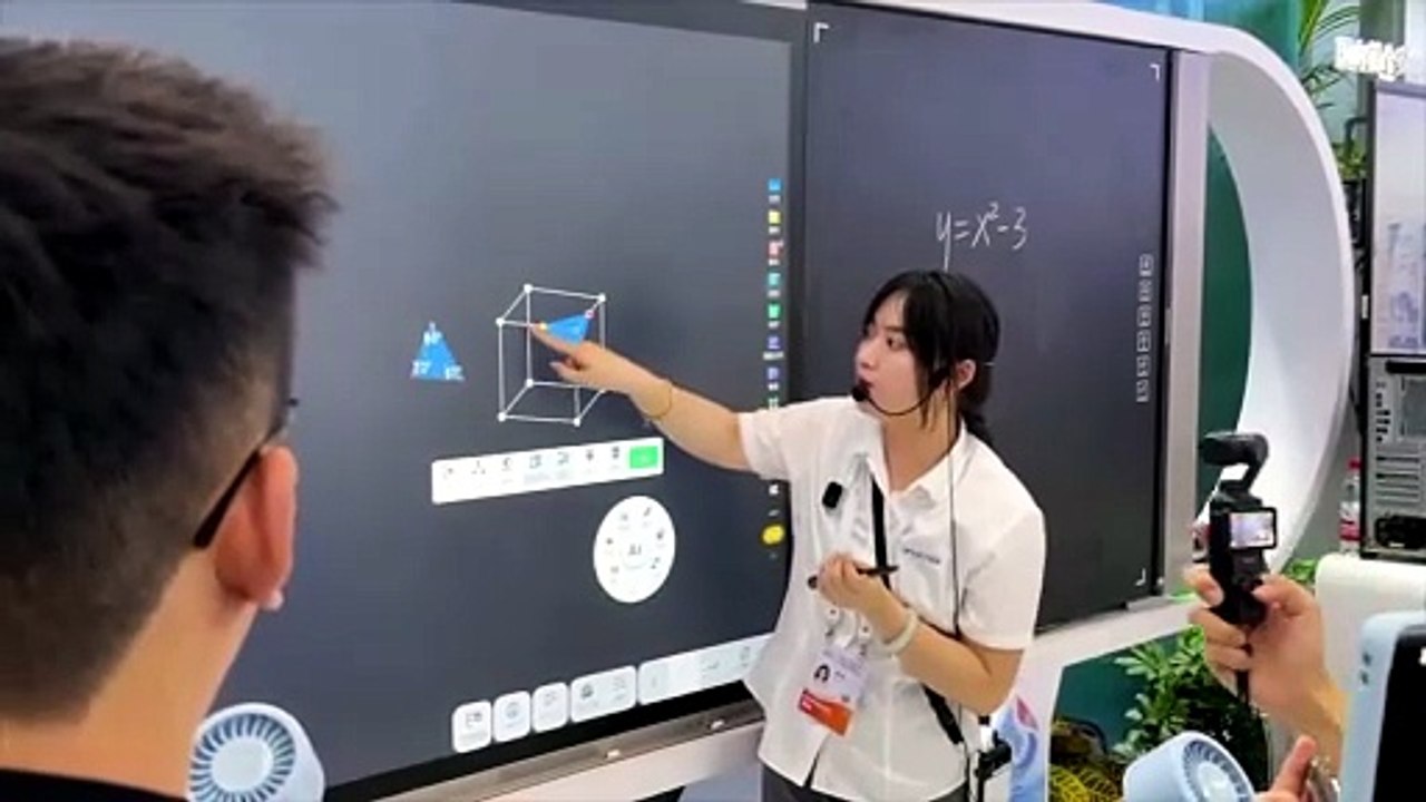 La pizarra inteligente que transforma ecuaciones manuscritas en gráficos 3D en tiempo real