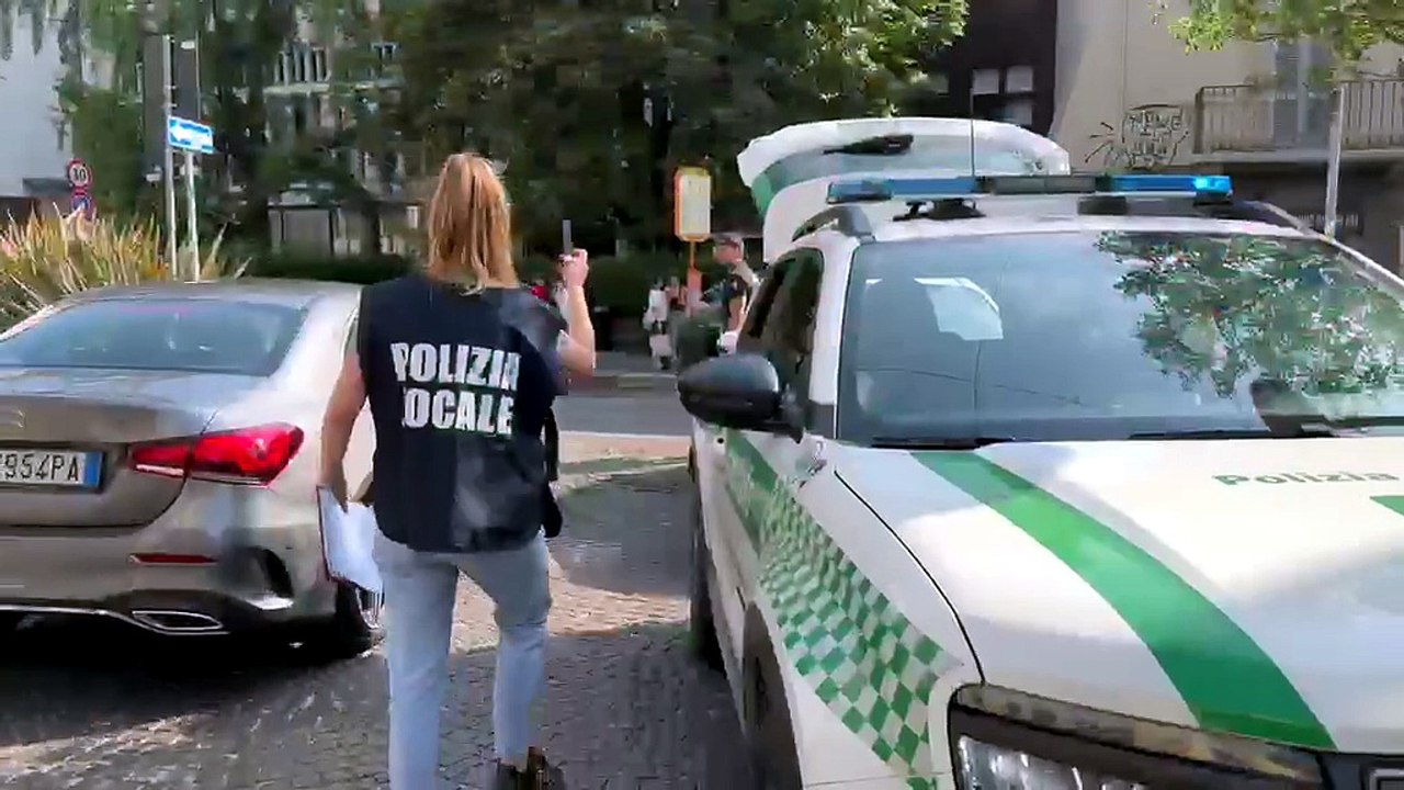 Milano, infortunio in via Rosmini: gravemente ferito operaio di 63 anni