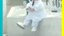 ¡Dr. Simi fue captado jugando con burbujas! ¿Quién no quisiera trabajar así?