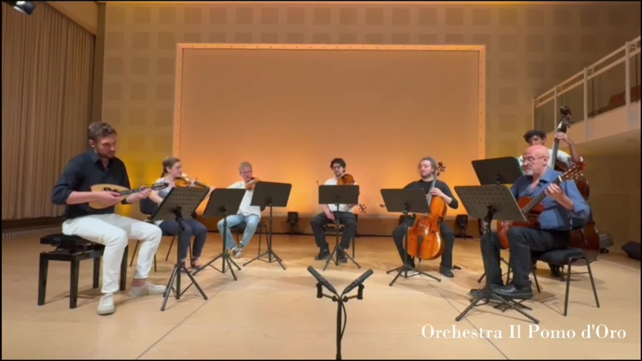 Sono 10 ma ne dimostra 100: all'Alzheimer Fest gli auguri dell'orchestra «Il Pomo d'Oro»