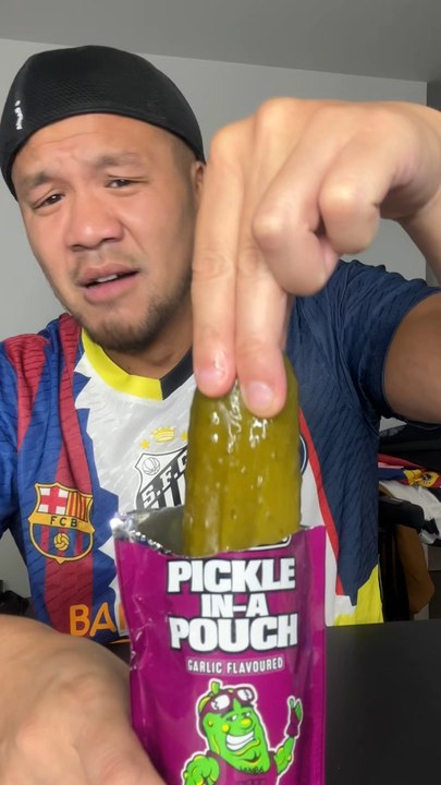 Vous aimez les petits ou gros cornichons ?! 🤨 😭 #degoustatiooone #cornichon #chamoy #chamoypickles