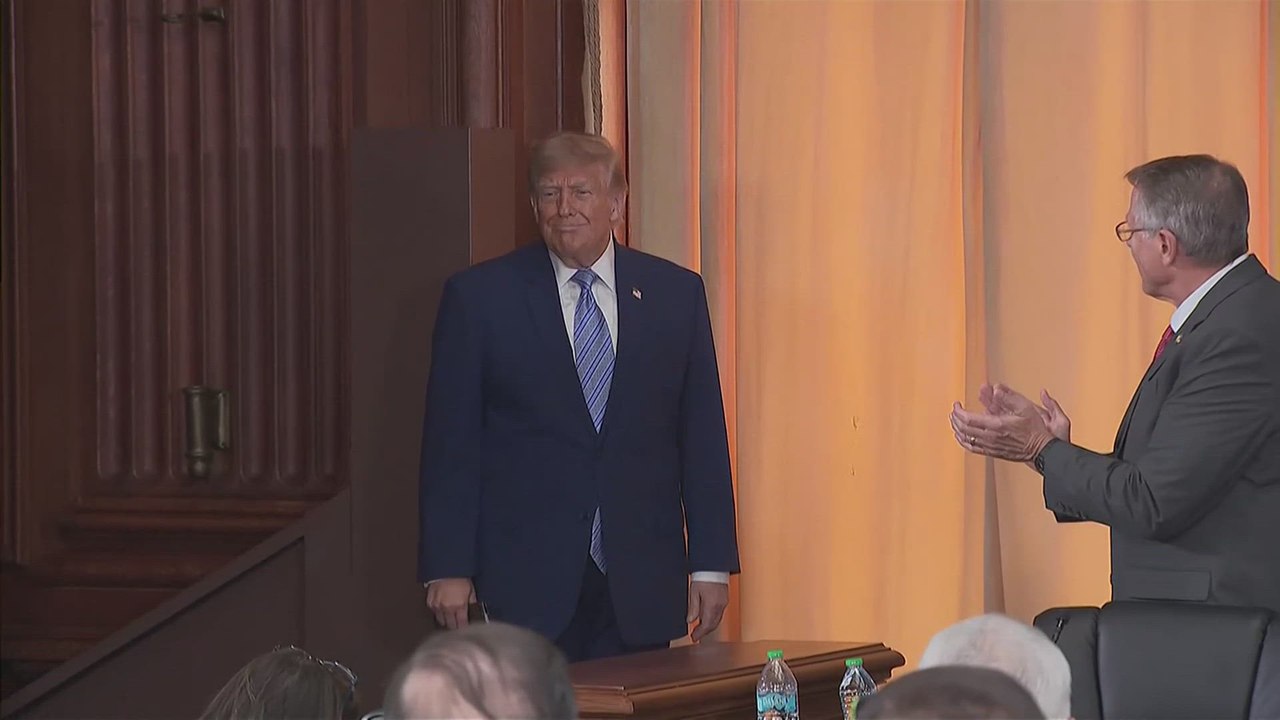 NOBODY Expected TRUMP to Open with THIS | The CHAIR MOMENT That STOPPED the ROOM