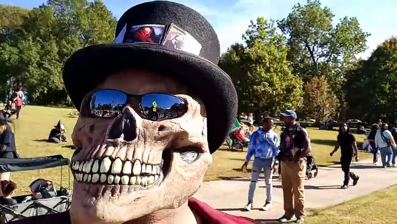 Eggmanrocks culture at little five points Halloween parade