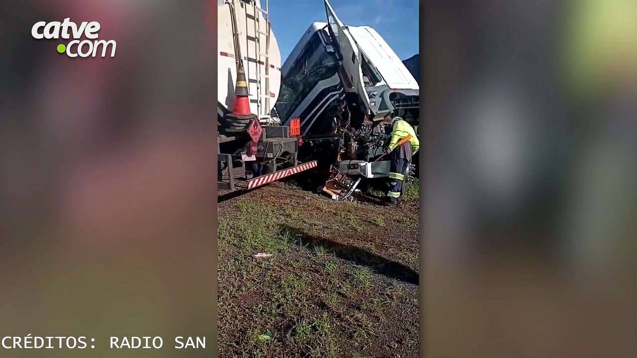 Batida entre caminhão-tanque e carreta deixa motorista ferido na BR-163