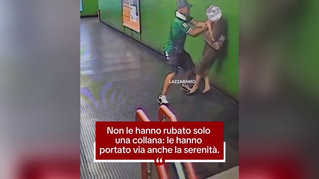 Anziana aggredita in metropolitana a Milano: un uomo la getta per terra, le strappa la collanina e fugge