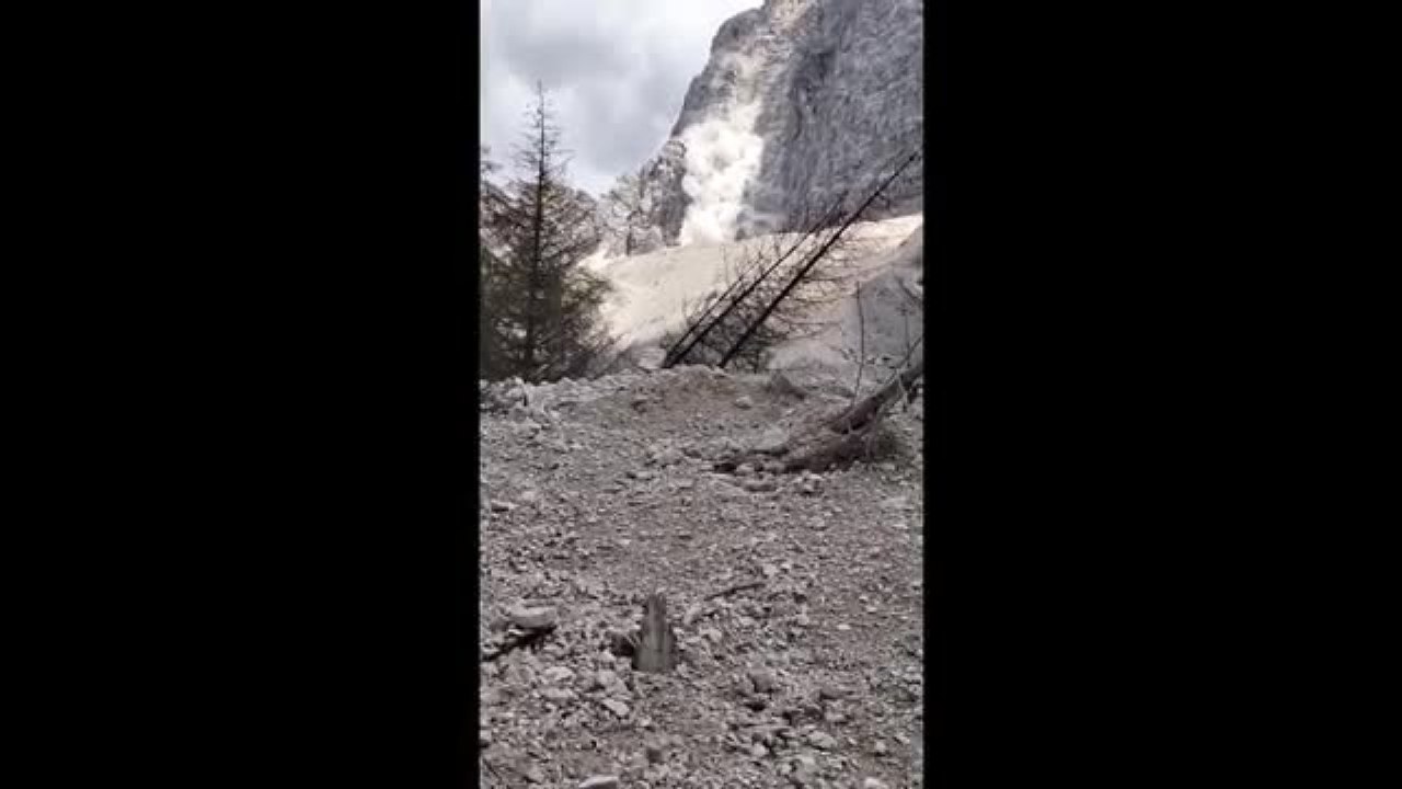 Montagna, frana sul monte Pelmo: il boato e il crollo, paura sulle Dolomiti