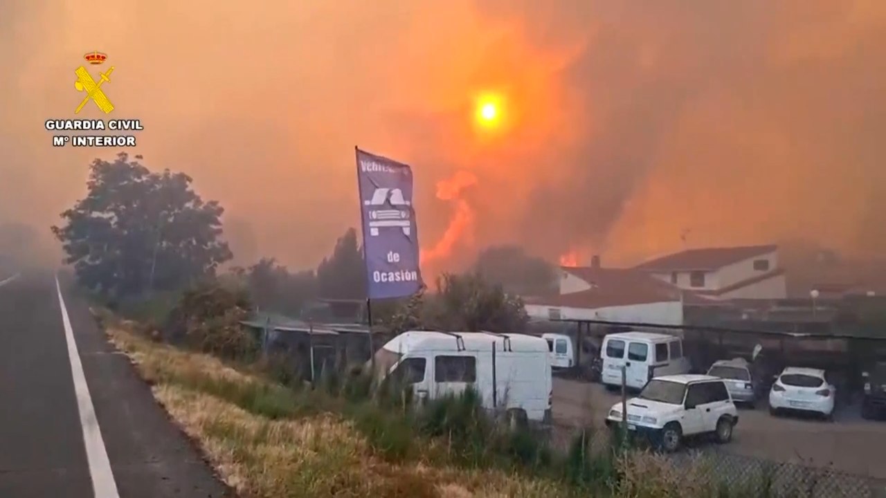 Al menos 10.000 evacuados por el incendio en San Martín de Valdeiglesias, Villa del Prado y Pelayos de la Presa
