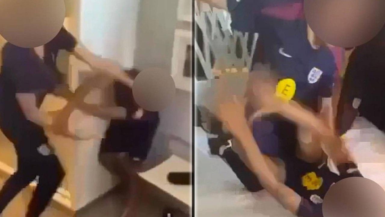 Filtran una violenta pelea entre jugadores sub-16 de la selección de Inglaterra... ¡por culpa de un móvil!