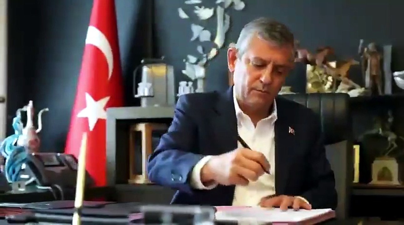 Özgür Özel dahil 91 milletvekili CHP'den istifa etti! Yeni Parti kuruldu