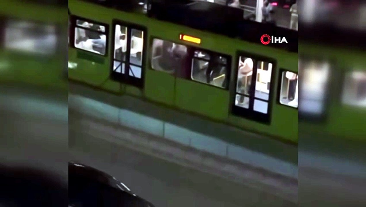 Metro İstasyonu'nda Büyük Kavga! Gözaltılar Var