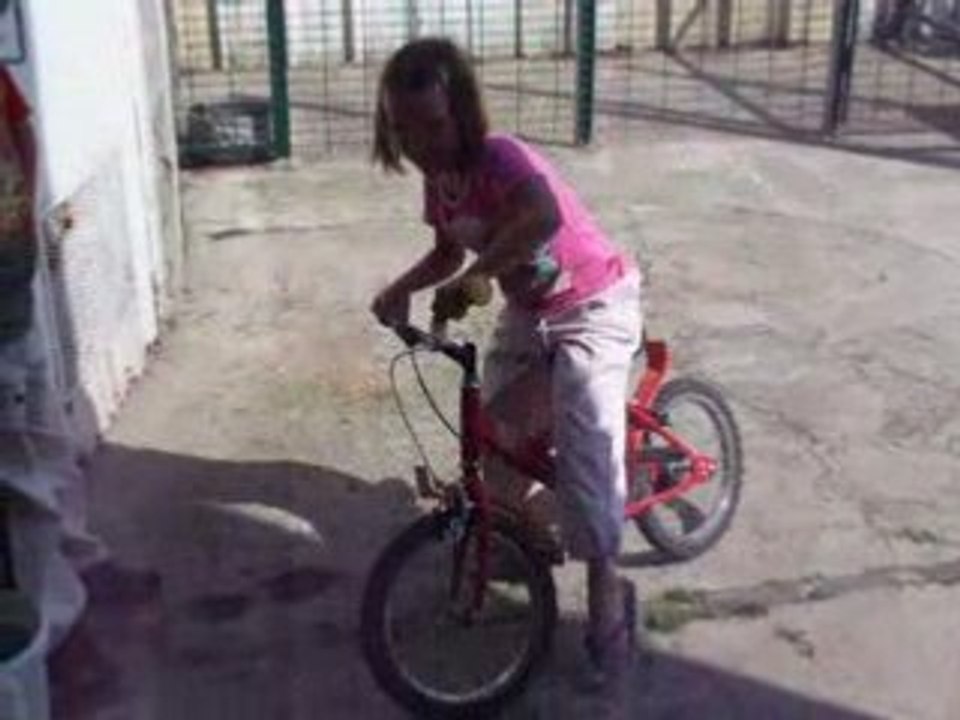 Léa à vélo le 20juin 2008