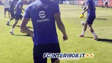 VIDEO FCIN1908 / Allenamento Inter, "Bella palla Ziello": Chivu carica Zielinski