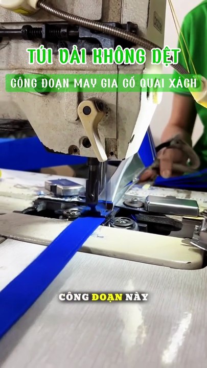 CẬN CẢNH QUY TRÌNH MAY QUAI TÚI VẢI KHÔNG DỆT TẠI THÀNH TIẾN BAG