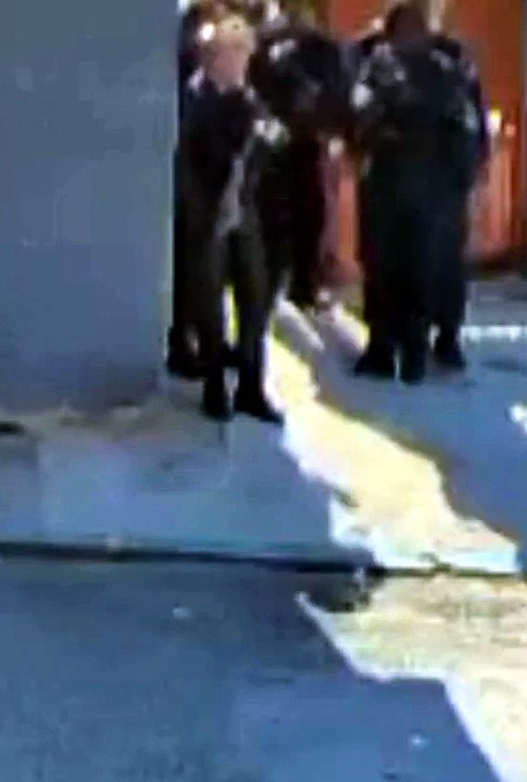 Tiro passa a centímetros da cabeça de policial durante confronto em Olaria