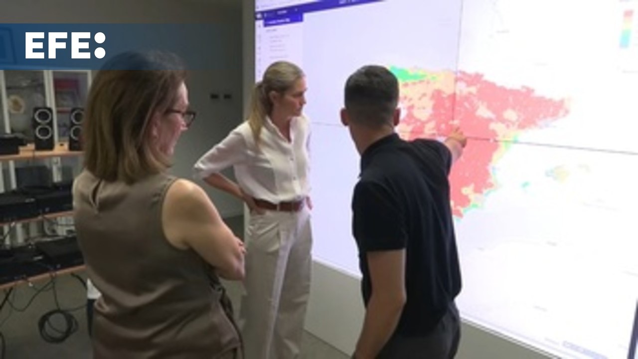 Aagesen preside reunión de seguimiento de los incendios en el Centro de Coordinación Nacional
