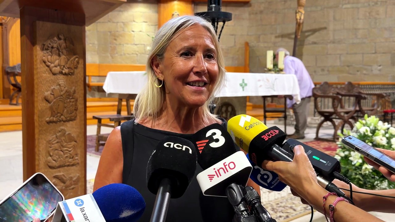 Multitudinari adeu a Josep Vallverdú, que s’acomiada amb versos de Carles Riba