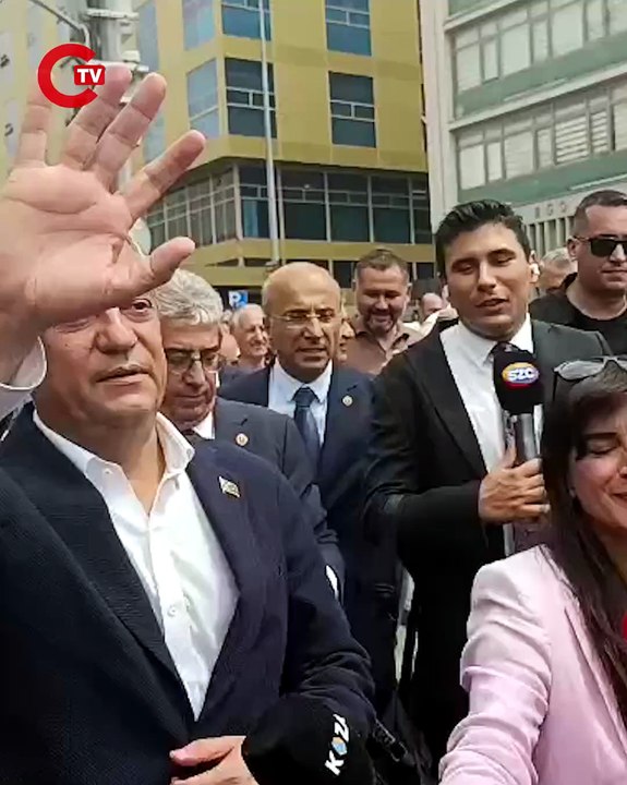 Özgür Özel Meclis'e yürüyor