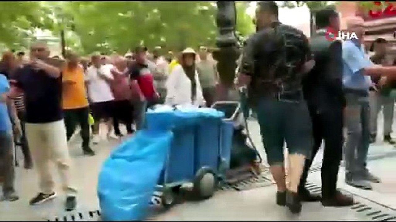 Özgür Özel’in cuma namazı çıkışında tekmeli arbede