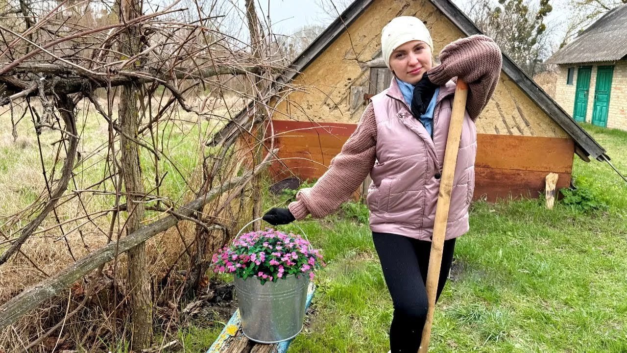 Alone in Grandma’s Old Village House — Cooking by the Fire