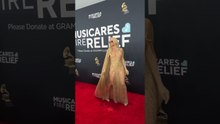 Paris Hilton twirls and “sanasas” on the red carpet at the 2025 Grammys #grammys #parishilton