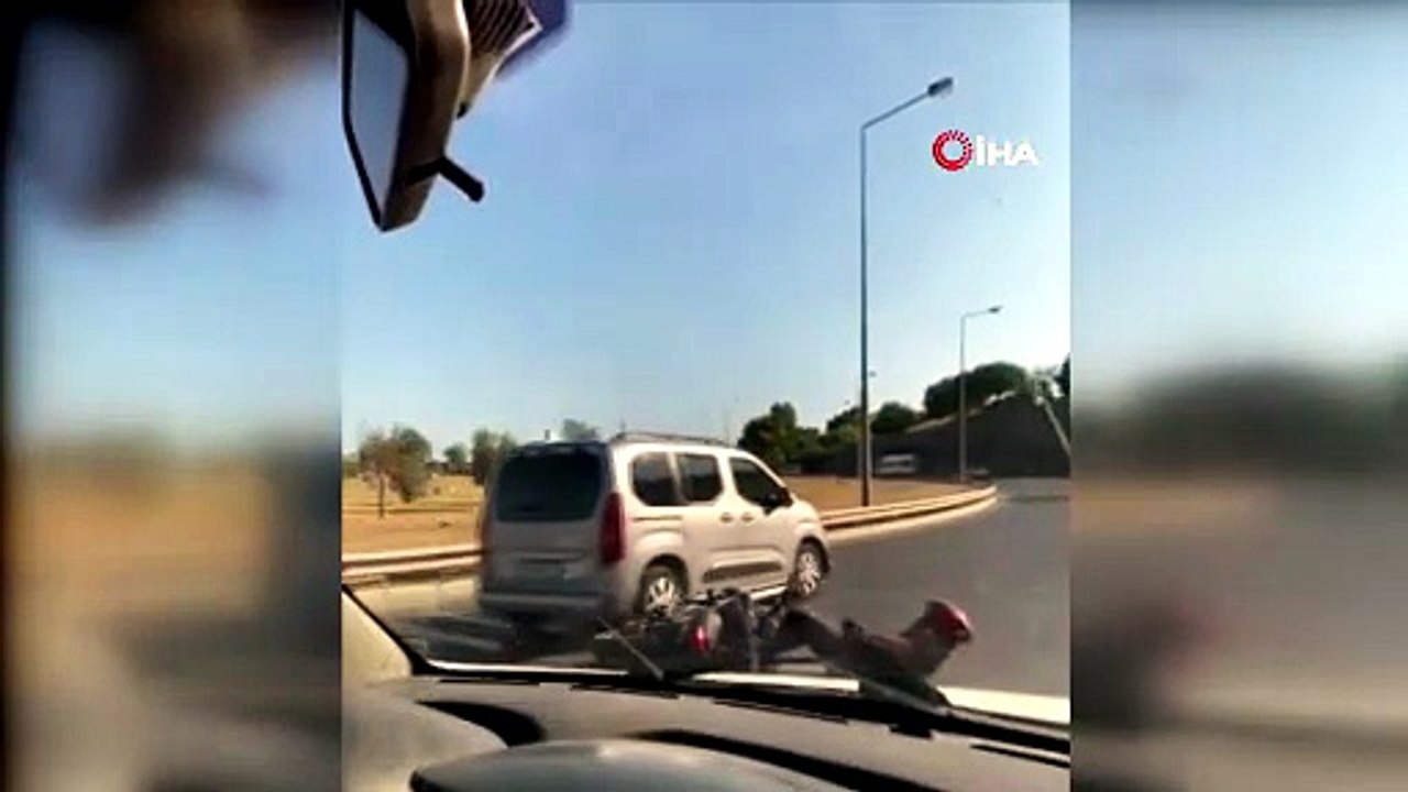 Motosikletliyi ısrarla takip edip kasten çarptı