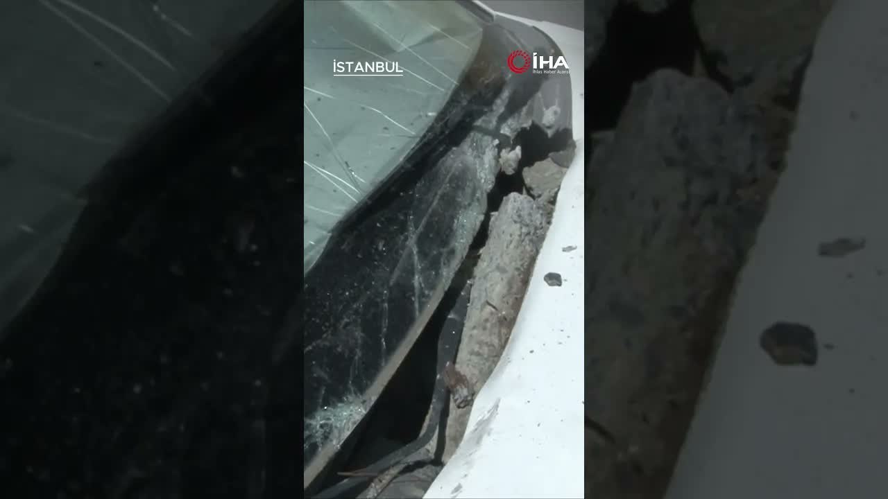 Viyadükten Beton Yağdı! Park Halindeki Araç Ciddi Hasar Gördü