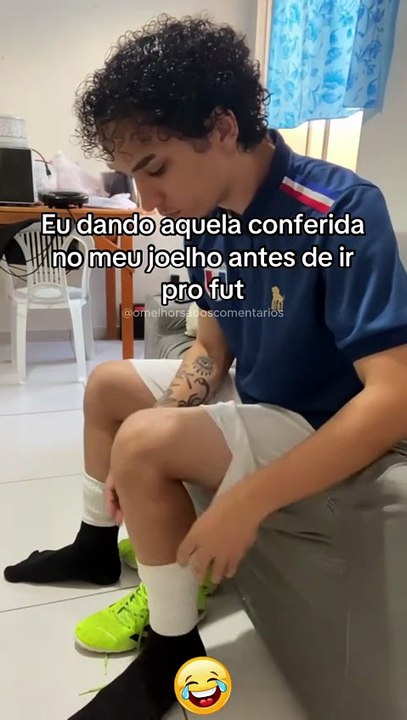 Conferindo o joelho pra ver se ele está pronto pra jogar a pelada. ⚽⚽⚽⚽🥅🥅🥅🥅