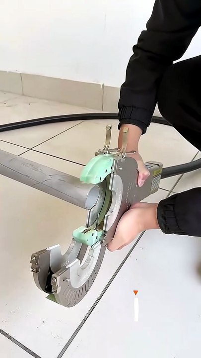 KEPUNI automatic welding equipment can weld metal pipes with a diameter of 3-325 millimetres
