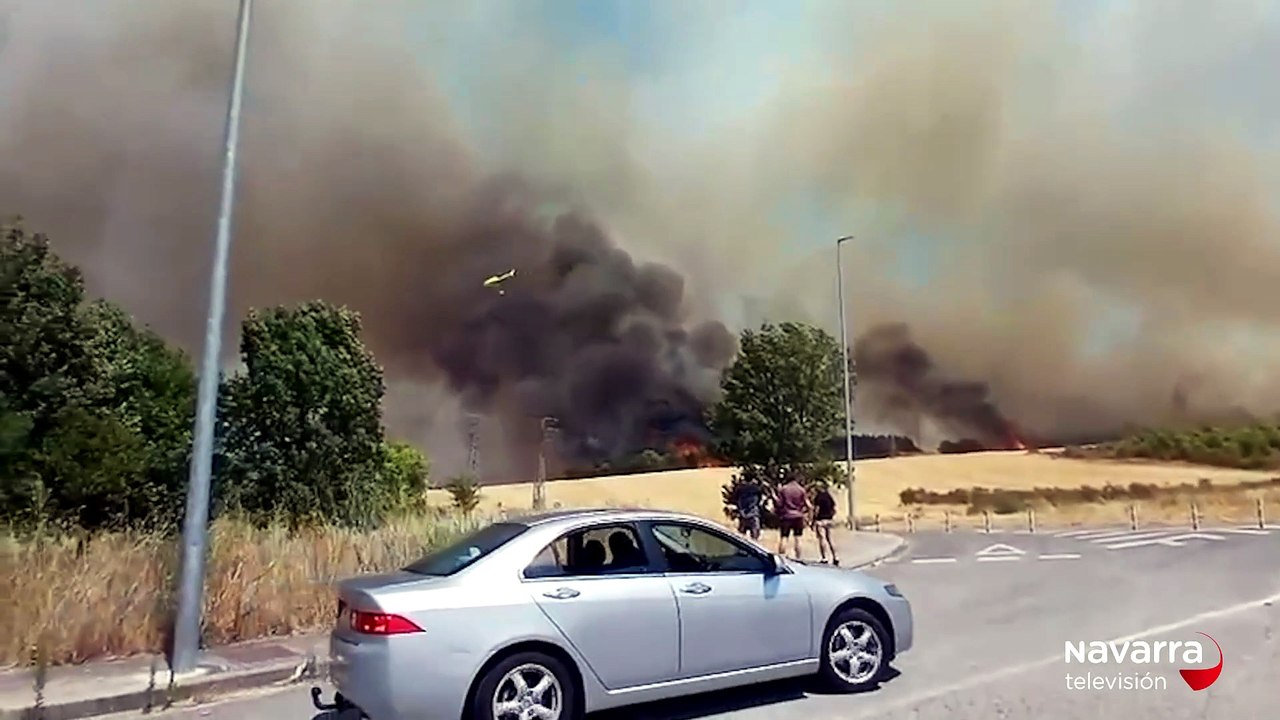 Declarado un incendio de vegetación en Salinas de Pamplona