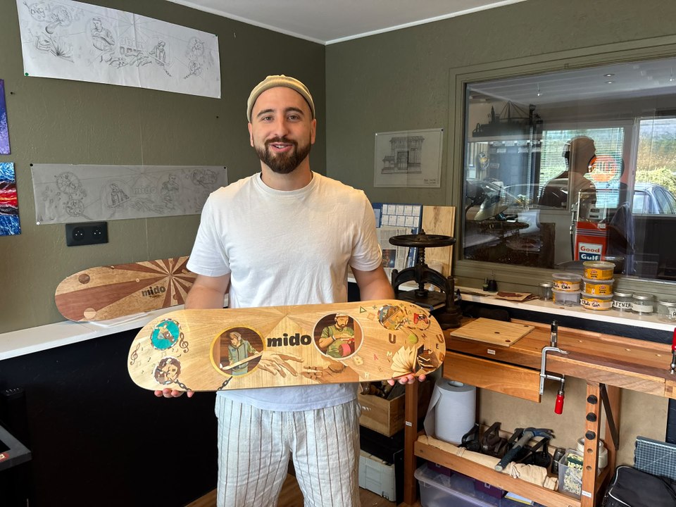 A Octeville-sur-Mer, l'artisan Rémi Roussel crée des objets et bijoux en bois