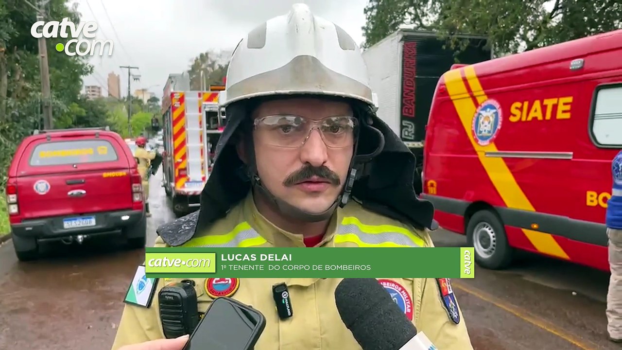 "O caminhão soltou e caiu em cima do funcionário", explica bombeiro sobre morte de trabalhador
