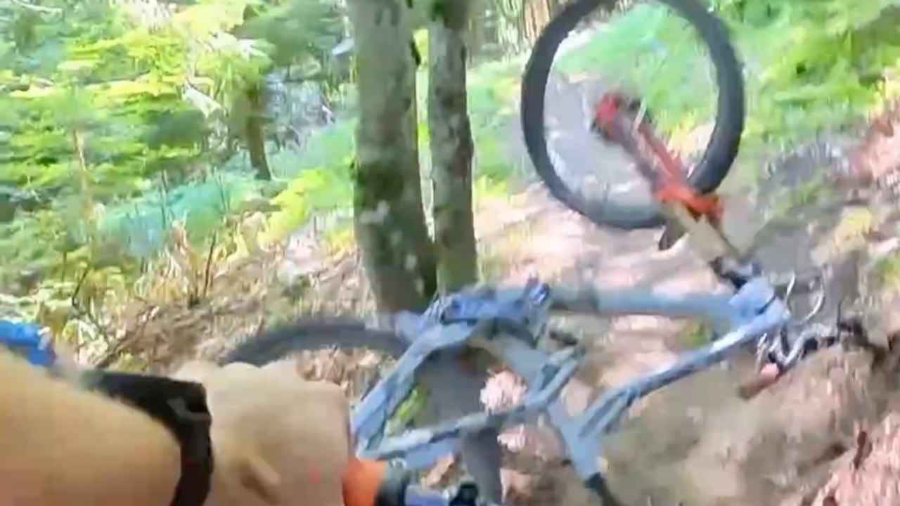 😱 CRASH ! IL SE PREND UN ARBRE EN VTT DE DESCE...